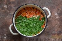 Фото приготовления рецепта: Цветная капуста, маринованная с болгарским перцем, чесноком и петрушкой (на зиму) - шаг №6