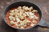 Фото приготовления рецепта: Цветная капуста, тушенная в томатном соусе - шаг №9