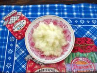 Фото приготовления рецепта: Капустные котлеты с манкой, тушенные в томатном соусе - шаг №5
