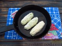 Фото приготовления рецепта: Капустные котлеты с манкой, тушенные в томатном соусе - шаг №12