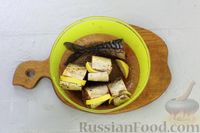 Фото приготовления рецепта: Скумбрия, запечённая с картошкой - шаг №8