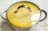 Фото приготовления рецепта: Суп с цветной капустой, шампиньонами и плавленым сыром - шаг №13