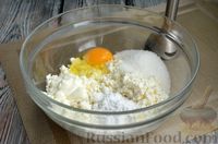 Фото приготовления рецепта: Песочный пирог с творогом, тыквой и яблоком - шаг №9