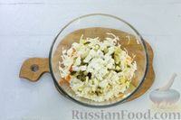 Фото приготовления рецепта: Картофельный салат с квашеной капустой, маринованными огурцами и луком - шаг №5