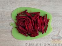Фото приготовления рецепта: Маринованная капуста "Пелюстка" со свёклой и морковью - шаг №4