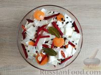 Фото приготовления рецепта: Маринованная капуста "Пелюстка" со свёклой и морковью - шаг №17