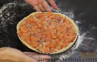 Фото приготовления рецепта: Рыбный пирог со шпинатом - шаг №9
