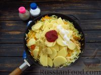 Фото приготовления рецепта: Овощное рагу с капустой и картофелем - шаг №9