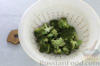 Фото приготовления рецепта: Соус-дип из брокколи с чесноком, базиликом и оливковым маслом - шаг №4
