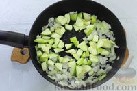Фото приготовления рецепта: Утка с квашеной капустой и яблоками (в духовке) - шаг №6