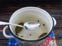 Фото приготовления рецепта: Капуста, маринованная с хреном и мёдом - шаг №5