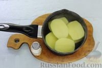 Фото приготовления рецепта: Картофельные "лодочки" с куриным фаршем и сыром (в духовке) - шаг №3