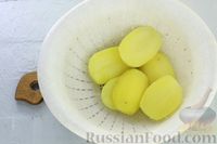 Фото приготовления рецепта: Картофельные "лодочки" с куриным фаршем и сыром (в духовке) - шаг №4