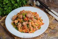 Фото к рецепту: Рис с овощами и мясными колбасками (на сковороде)
