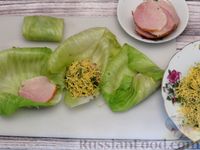 Фото приготовления рецепта: Жареные капустные рулетики с ветчиной и сыром - шаг №10