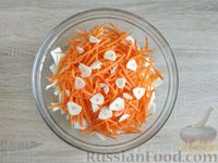 Фото приготовления рецепта: Маринованная капуста с морковью и куркумой - шаг №6