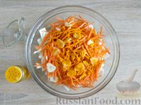 Фото приготовления рецепта: Маринованная капуста с морковью и куркумой - шаг №7