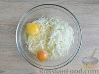 Фото приготовления рецепта: Капустная запеканка с сыром (на сковороде) - шаг №5