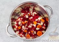 Фото приготовления рецепта: Маринованная цветная капуста со свёклой и морковью - шаг №5