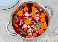 Фото приготовления рецепта: Маринованная цветная капуста со свёклой и морковью - шаг №11