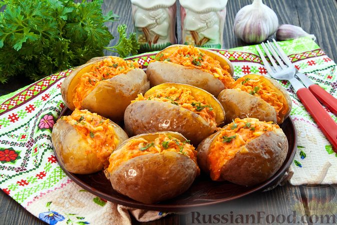 Картошка в духовке запеченная целиком - классический рецепт с фото