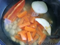 Фото приготовления рецепта: Белый закарпатский суп с фасолью и манными клёцками - шаг №6