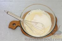 Фото приготовления рецепта: Пирог на сгущённом молоке (без яиц) - шаг №3