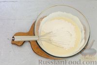 Фото приготовления рецепта: Пирог на сгущённом молоке (без яиц) - шаг №5