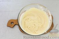 Фото приготовления рецепта: Пирог на сгущённом молоке (без яиц) - шаг №6