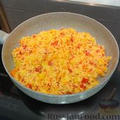 Фото приготовления рецепта: Салат с пекинской капустой, кукурузой, помидорами и сыром - шаг №8