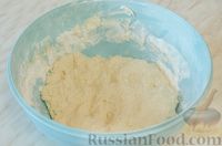 Фото приготовления рецепта: Дрожжевые пирожки с цветной капустой и сыром (в духовке) - шаг №6