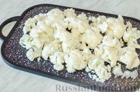 Фото приготовления рецепта: Дрожжевые пирожки с цветной капустой и сыром (в духовке) - шаг №10