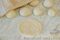 Фото приготовления рецепта: Дрожжевые пирожки с цветной капустой и сыром (в духовке) - шаг №19