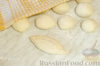 Фото приготовления рецепта: Дрожжевые пирожки с цветной капустой и сыром (в духовке) - шаг №21