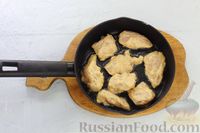 Фото приготовления рецепта: Жареное куриное филе в сметанно-соевом кляре - шаг №7