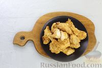 Фото приготовления рецепта: Жареное куриное филе в сметанно-соевом кляре - шаг №8