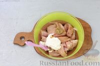 Фото приготовления рецепта: Жареное куриное филе в сметанно-соевом кляре - шаг №3