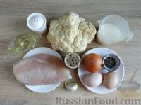 Фото приготовления рецепта: Тушёное куриное филе с цветной капустой и яйцами в молоке - шаг №1