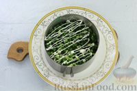 Фото приготовления рецепта: Слоёный салат с крабовыми палочками, помидорами, ветчиной и фетой - шаг №4