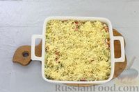 Фото приготовления рецепта: Капустная запеканка с картофелем, сладким перцем и молочно-сметанной заливкой - шаг №12