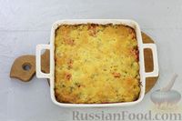 Фото приготовления рецепта: Капустная запеканка с картофелем, сладким перцем и молочно-сметанной заливкой - шаг №13