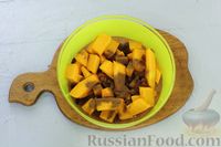 Фото приготовления рецепта: Тыква, запечённая с орехами, изюмом, апельсином и пряностями - шаг №5