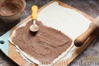 Фото приготовления рецепта: Сладкие слойки-тросточки с какао - шаг №4