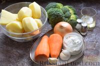 Фото приготовления рецепта: Картофельная запеканка с брокколи и морковью - шаг №1