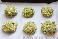 Фото приготовления рецепта: Капустные котлеты из брокколи с плавленым сыром - шаг №10