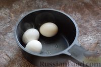 Фото приготовления рецепта: Селедочный паштет с плавленым сыром, брокколи и яйцом - шаг №2