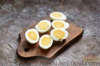 Фото приготовления рецепта: Селедочный паштет с плавленым сыром, брокколи и яйцом - шаг №3