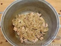 Фото приготовления рецепта: Жаркое по-домашнему из свинины с картошкой (в казане) - шаг №8