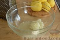 Фото приготовления рецепта: Картофельные драники с чесноком (без яиц и муки) - шаг №3