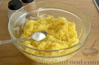 Фото приготовления рецепта: Картофельные драники с чесноком (без яиц и муки) - шаг №4